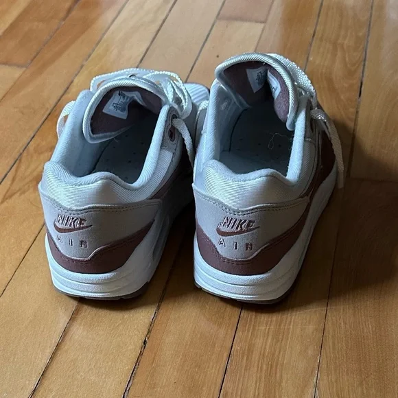 White & Brownish purple Air Max 1 worn once and come with the box FOR SALE - Picture 3 of 7